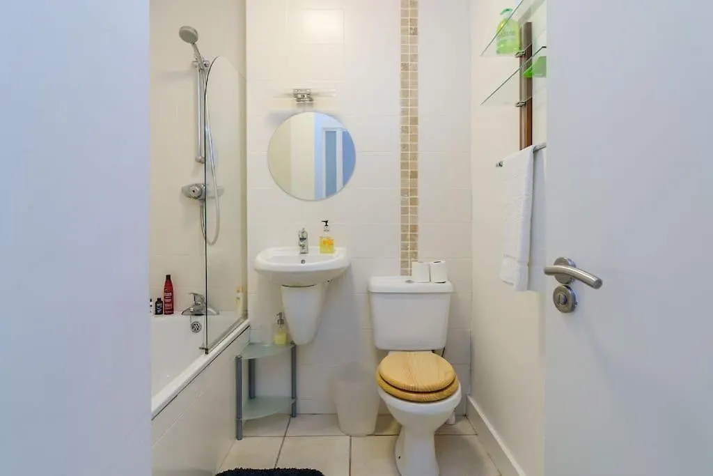 בלפסט Nitb Certified Spacious Top Floor Apartment City Bound