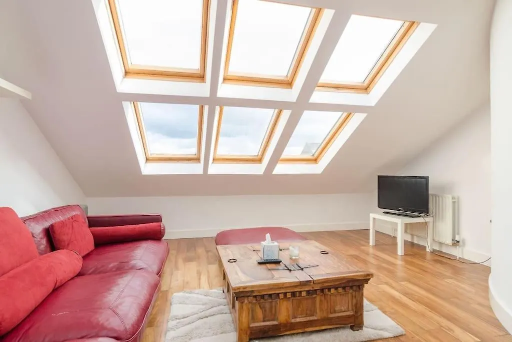 Nitb Certified Spacious Top Floor Apartment City Bound Belfast