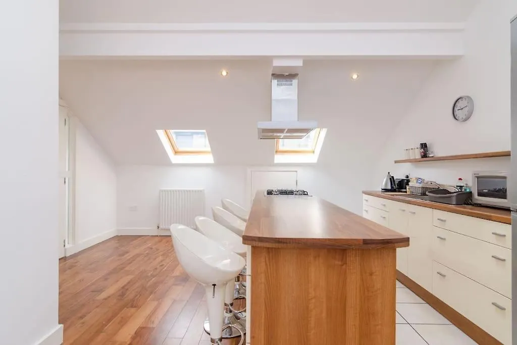 Nitb Certified Spacious Top Floor Apartment City Bound Belfast