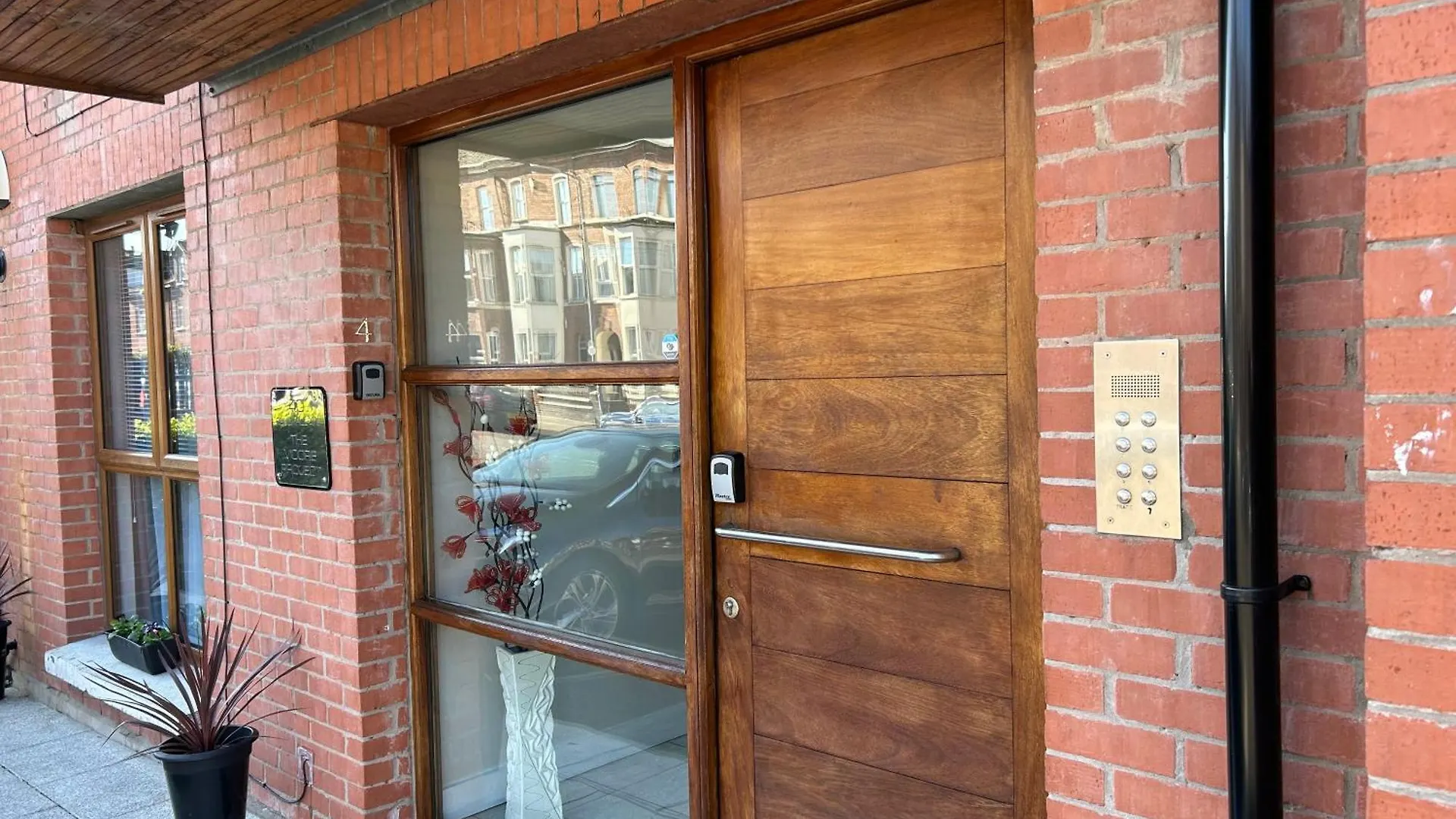 Nitb Certified Spacious Top Floor Apartment City Bound Belfast