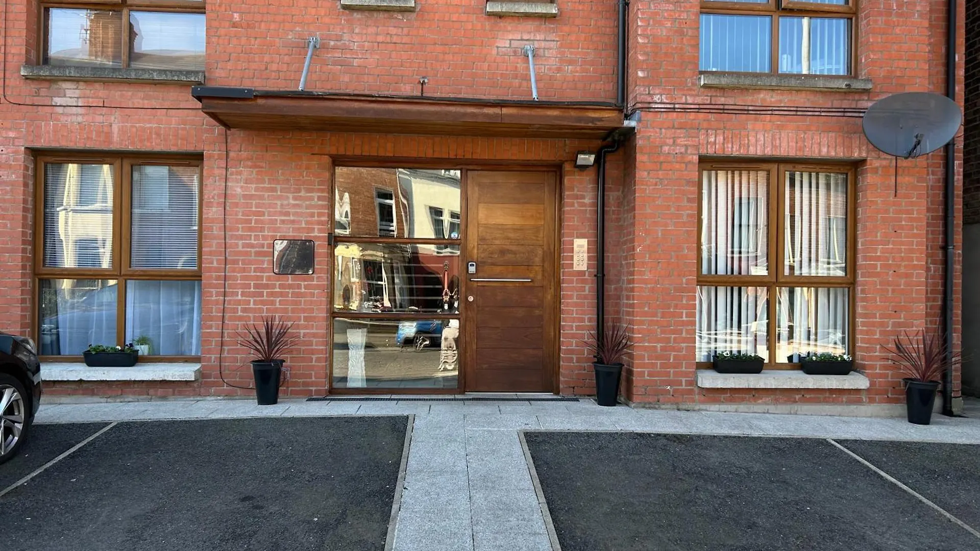 Nitb Certified Spacious Top Floor Apartment City Bound Belfast United Kingdom