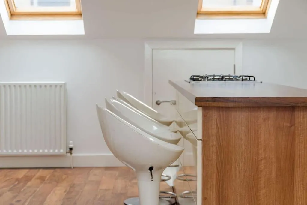 Nitb Certified Spacious Top Floor Apartment City Bound Belfast