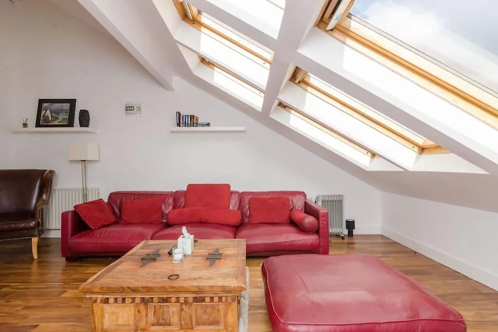Nitb Certified Spacious Top Floor Apartment City Bound Belfast